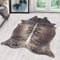 Carpetsale24 Kunstfell Teppich Braun-Creme – 100x135 cm – Waschbar & tierleidfrei – Täuschend echtes Design – rutschfeste Rückseite – Weich & vielseitig für Wohnzimmer, Schlafzimmer & Wanddeko