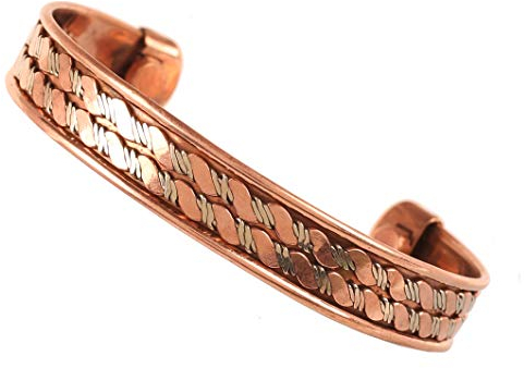 Touchstone Copper Magnetic Handgeschmiedet mit massivem und dickem tibetischem Stil Spiraldrahtgeflechtmuster minimalistische Eleganz reines Kupferarmband in drei Tönen.