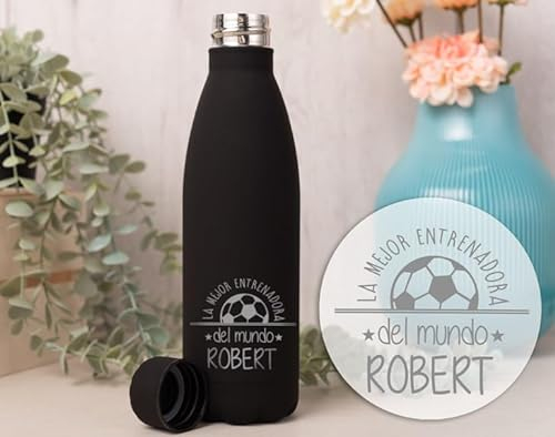 Made in Gift Botella Nature Reutilizable de Acero Inoxidable Doble Pared Personalizada con Nombre y Balón de Fútbol “La Mejor Entrenadora” como Regalo Original para Profes en Fin de Curso (Verde)