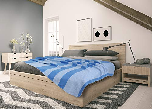 sleepling Kuscheldecke 150x200 cm, Sofadecke & Wohndecke, Flauschige & kuschelige Wolldecke & Tagesdecke 150 x 200, Waschbar, Made in Germany, Oeko-TEX, Hellblau gestreift