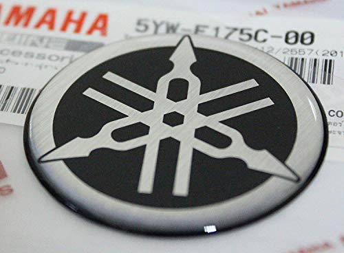 100% GENUINE 45mm Diametro YAMAHA TUNING FORCELLA Decalcomania Adesivo Emblema Logo NERA / ARGENTO In rilievo A cupola A Gel Resina Autoadesivo Moto / Sci Nautico / ATV / Motoneve