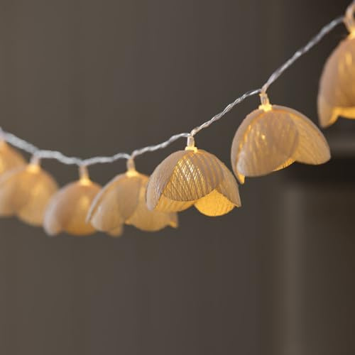 Lights4fun Blumenlichterkette | 15 LED-Blumen mit strukturierter Oberfläche | Batteriebetrieben | mit 6h-Timer | Deko Frühjahr & Sommer | Blumengirlande für Innen & Außen | Länge 140 cm