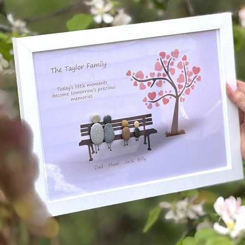 the crafty bonobo Personalised Pebble Art Family Frame – Custom Gift with Names & Quote – Handmade Family Keepsake – Unique Home Décor Present for Mum, Dad, or Grandparents