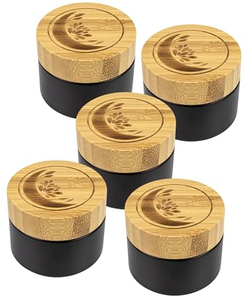 Wachsmann | Hochwertige Glastiegel mit Bambusdeckel | schwarz | Für nachhaltige DIY-Naturkosmetik | Mit Geschenkverpackung | Reise Behälter für Salben & Lotionen | 50 ml Graviert, 5 Stück