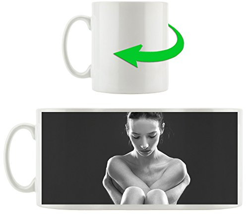 Femme nue faisant l'art du yoga B & W, Motif tasse en blanc 300ml céramique, Grande idée de cadeau pour toute occasion. Votre nouvelle tasse préférée pour le café, le thé et des boissons chaudes