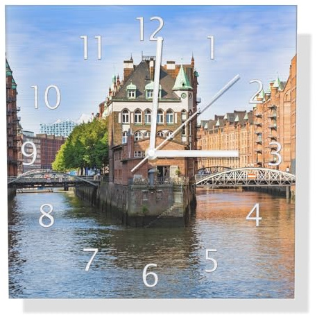Wallario Design Wanduhr Historisches Kontorhaus im Kanal aus Aluverbund, Alu-Uhr Größe 30 x 30 cm, weiße Zeiger mit Metalloptik