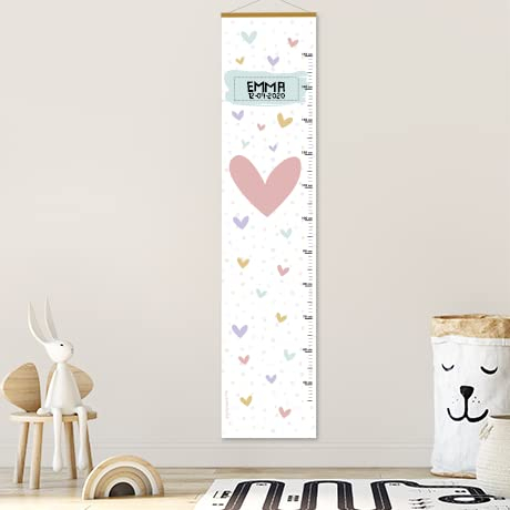 Gutmarkiert – Personalisierte Messlatte für Kinder mit Namen & Geburtsdatum zum aufhängen – Süße Messlatten für Baby- & Kleinkinderzimmer – Messlatte für Kinder aus Papier – Herz-Design