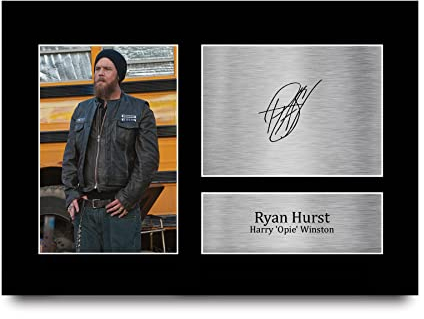 HWC Trading A4 Ryan Hurst Sons of Anarchy Geschenke Gedrucktes Signiertes Autogramm Foto für Fans von Fernsehshows