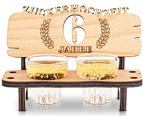 DARO Design - Schnapsbank 6. Hochzeitstag Zuckerhochzeit Geschenk Deko für Paare Männer Frauen aus Holz mit Gläsern