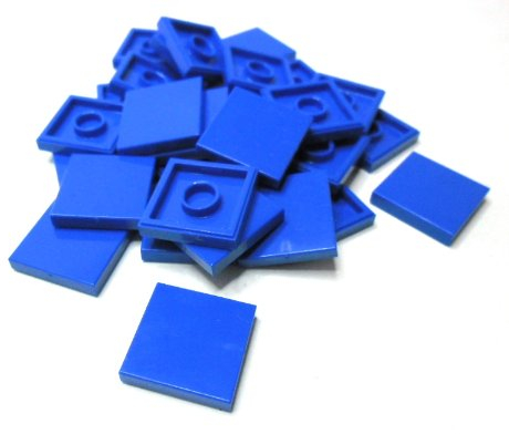 LEGO City Classic Basic – 30 Blaue 2x2 Fliesen (3068b) | Vielseitige Bausteine für kreative Designs und lebendige Landschaften