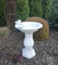 Green Lane Garden Vogeltränke im klassischen Stil, Futterspender auf einer Säule aus rekonstruiertem Stein, Gartendekoration, Dekor, 51 x 33 cm, Weiß, Grau