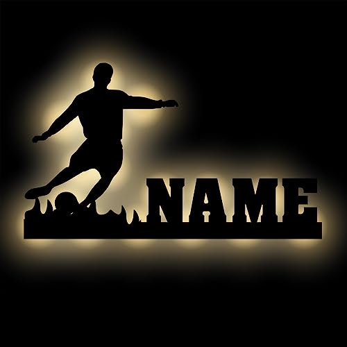Personalisierte Fußball Lampe mit Namen | Nachtlicht Kicker Silhouette aus Holz und Licht | Warmweiß oder RGB USB LED | Kinderzimmer Deko für Jungen & Mädchen | Fußballfan Geschenk