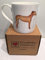 Tasse aus feinem Knochenporzellan mit Windhund-Motiv, handgefertigt in Stoke on Trent, England