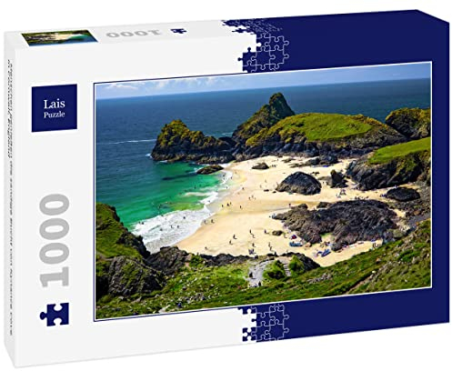 Lais Puzzle People enjoying the sandy bay of Kynance Cove in Cornwall, England 1000 pieces