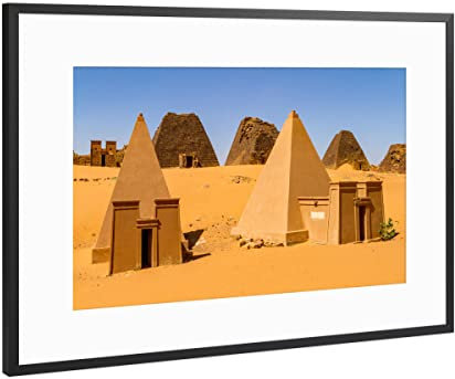 artboxONE Poster mit Rahmen Schwarz (Metallic) 30x20 cm Die Pyramiden bei Meroe von Die Welt Tanzt Farben