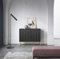 BETTSO - Nova KSZ-104 - Kommode mit Schubladen - 83 cm hoch, 104 breit - 2 Schubladen - Geriffelt - für Wohnzimmer, Flur - 2-türig - Modern, Glamour - Schwarz - mit goldenen Griffen und Beinen