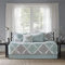 Madison Park Tagesbettbezug-Set – doppelseitiges Quilting, lässiges Design, Ganzjahres-Bettwäsche mit Bettrock, passende Kissenbezüge, dekoratives Kissen, 190,5 x 99,1 cm, Diamond Aqua, 6-teiliges Set