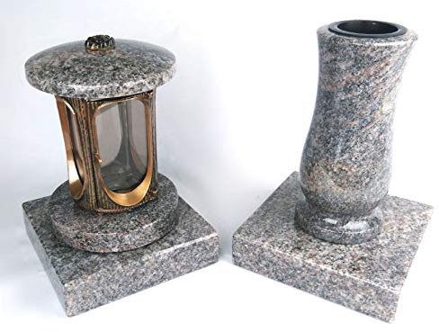 designgrab Grablampe aus messingfarbenem Aluminium in Antikoptik und Grabvase und 2 Stück Sockel eckig in Granit Himalaya