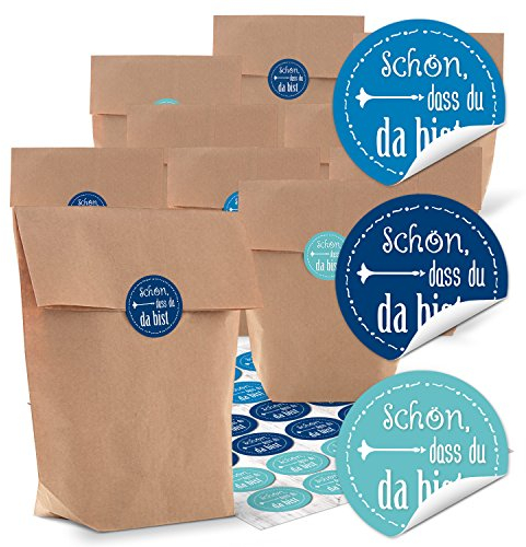 Logbuch-Verlag 24 braune Papiertüten 16,5 x 26 x 6,6 cm + 24 runde Sticker SCHÖN, DASS DU DA BIST blau - Verpackung Gastgeschenke Kommunion Taufe