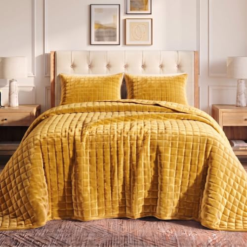 Tribeca Living Velvet King Quilt Set, Three-Piece Box Stitch Bedding, Includes Oversized Quilt & Two Shams, 260GSM Super Soft Velvet, Gold