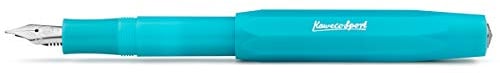 Kaweco FROSTED SPORT Füllhalter Light Blueberry I Premium Füllfederhalter für Tintenpatronen mit hochwertiger Stahlfeder I Füllfederhalter 13 cm I Füller in Blau I Federbreite: EF (Extra Fein)
