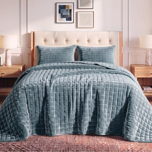 Tribeca Living Samt King Bettwäsche-Set, dreiteiliges Boxstich-Bettwäsche-Set, inklusive übergroßer Steppdecke und Zwei Kissenbezügen, 260 g/m², superweicher Samt, Dunstblau