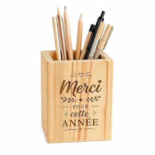 Générique Pot à crayons personnalisé en bois – Cadeau fin d’année scolaire maîtresse, nounou, ATSEM, AESH – Gravure merci pour cette année – Rangement bureau 10x8 cm