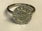 GIFTSFORALL Poker-Chip Casino Las Vegas 2 cm x 2 cm TG254 Emblem aus feinem englischen Zinn auf einem Schal Ring.