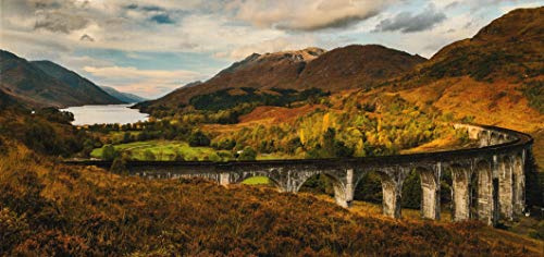 Postkarte PANORAMA +++ GEO von modern times +++ GLENFINNAN-VIADUKT * XXL +++ BK.EDITION GEO © mauritius images/Rebecca Cole/Ala