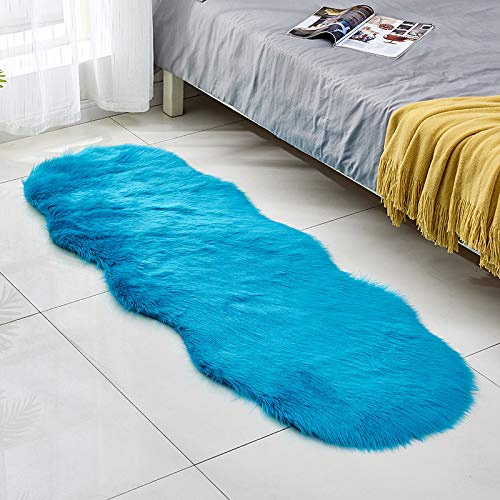 YUGWNN Blau Faux Lammfell Schaffell Teppich,Weicher Fell Carpet,Schlafzimmer Deko Langflor Shaggy Fluffy Teppiche,Irregulär 80x180cm/31.4x70.7in