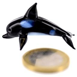 Orka Wal Mini - Miniatur Figur aus Glas Schwarzer Wal Orca Killerwal - Setzkasten Deko Vitrine Glasfigur Glastier Glücksbringer