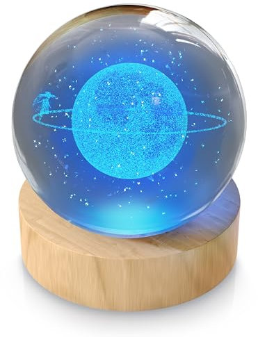 CSL - Nachtlicht 3D Glaskugel – Leuchtende Kristallkugel mit Gravur Planet mit Mädchen – LED Crystal ball - RGB Light Nachtleuchte – Skulptur – K9 Kristall 6 cm – Holzsockel - 5V USB Stromversorgung