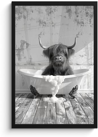 MuchoWow© Wandbilder mit Rahmen Wanddeko Bilder Wohnzimmer Moderne | 40x60 cm - Zimmerdeko Geschenk Bilderrahmen Hochlandrind - Kuh - Vintage - Badewanne - Schwarz und weiß