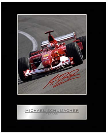 Signiertes Foto von Michael Schumacher im Ferrari, mit Passepartout