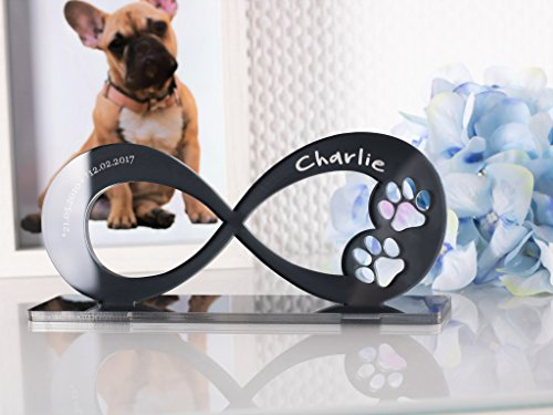 CHRISCK design Gedenkstandbild Gedenktafel Hund mit Gravur Infinity Form mit Tatzen Pfoten Grabstein Grabplatte Hundepfote für Hunde Katzen Katze aus Hochglanz Acryl Andenken mit Namen