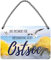 Passwort Ostsee Deko Hängeschild - Metallschild mit Kordel und Saugnapf - Maritime Dekoration für Strandkorb Badezimmer Garten Balkon Terrasse Haustür Eingang - Geschenkidee Souvenir - 18x12cm