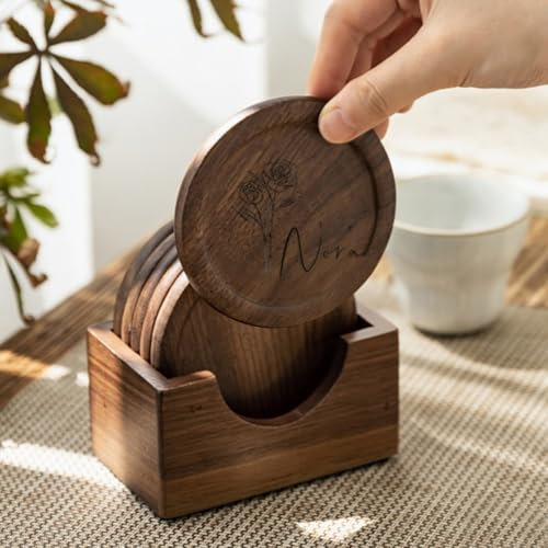 Miguha Runde Holzmatten Mit Individuellem Text, Personalisierte Holzmatten, Tischsets Mit Geschnitzten Kerzen, Untersetzer for Die Hochzeit, Heim Und Landdekoration, Hochzeitsdekorationen