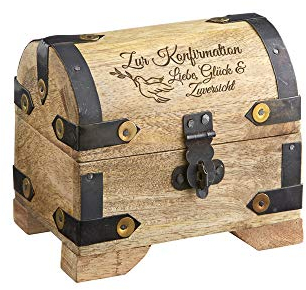 Casa Vivente Kleine Schatztruhe mit Gravur – Zur Konfirmation – Motiv Taube – Vintage Bauernkasse – Helles Holz – Messing-Beschläge – Verpackung für Geldgeschenke – Geschenkidee für Konfirmanden