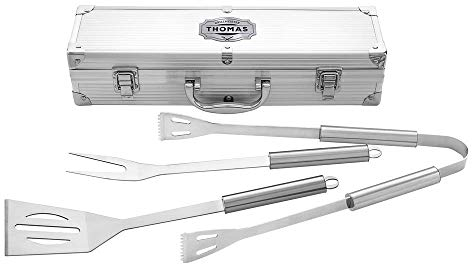 AMAVEL Grillkoffer mit Besteck und Gravur Grillmeister, Personalisiert mit Namen, Mit Pfannenwender, Gabel und Grillzange, Aus Edelstahl