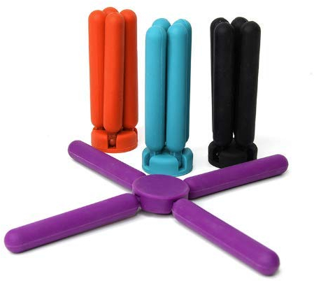 Goodchanceuk Faltbare Silikon-Untersetzer, 4 Stück, kreuzförmige Wärmedämmung, Tischsets, zusammenklappbar, Pfannen-Halter,Abtropfgestell/Untersetzer für Tassen, Töpfe, Teller，Zufällige Farben