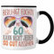 Trendation - 60. Geburtstag Geschenk Frauen Männer Tasse Lustiger Spruch Beruhigt Euch Nicht Jeder Kann mit 60 so Aussehen (Schwarz)