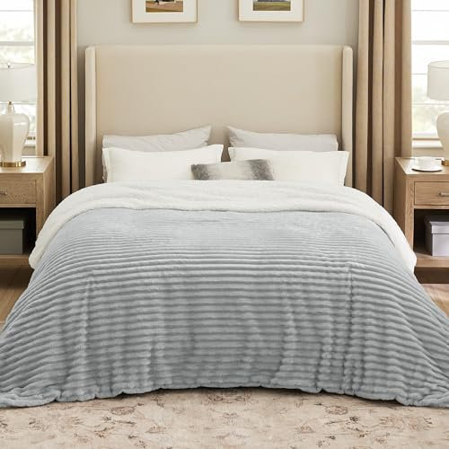 BEDSURE Sherpa Decke Hellgrau - Warme Dicke Kuscheldecke Flauschig, Sofadecke Couchdecke Winterdecke, Wohndecke 220x240 cm XXL Wohn- & Kuscheldecken