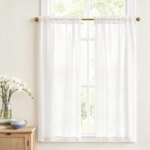 Vangao Scheibengardinen Leinenoptik Bistrogardine 2er Set 90Bx115H cm Weiß | Spitzenborte Gardinen Kurz Boho Landhausstil, Lichtdurchlässig, Küche Wohnwagen Fenster Vorhang Innen mit Stangendurchzug