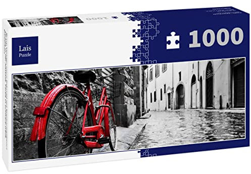 Lais Puzzle Retro Vintage rotes Fahrrad auf Kopfsteinpflaster Straße in der Altstadt. Farbe in schwarz-weiß, Panorama 1000 Teile Panorama