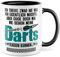 Dart Tasse mit lustigen Spruch Dartsport Geschenkidee Dartpfeil Kaffeetasse Geschenk für Dartspieler Kaffeebecher Dartscheibe Witz Humor Becher (Weiß & Schwarz)