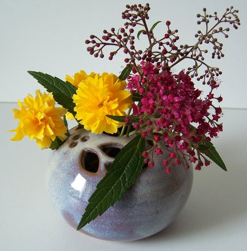 Töpferei Annett Fischer Steckstein handgetöpfert Steckstein Durchmesser 9 cm (Beige)