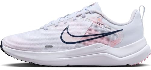 NIKE Downshifter 12 Premium Baskets de course pour femme, Ballon de football blanc nacré rose gris minuit marine, 39 EU