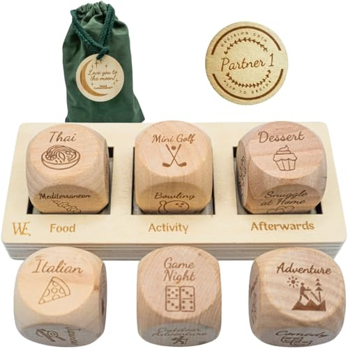 Deluxe-Würfel-Set aus Holz mit Datumsangaben, lustiges Romantisches Spiel für Paare, 4 gravierte Würfel, Elegantes Brett und Tragetasche für Valentinstag, Jubiläen, besondere Nächte –