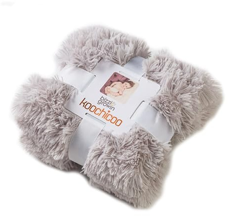 Bizzi Growin Koochicoo Baby-Überwurfdecke, 90 x 90 cm, flauschig, warm, Bettüberwurf mit superweichem Velours-Plüsch, Rückseite mit zarten Pompon-Details.