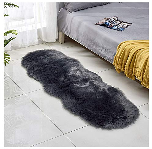 Faux Lammfell Schaffell Teppich, Flauschiger Kunstfell in Super weich Lammfellimitat Teppich Longhair Fell für Schlafzimmer, Sofa, Dekoration Dunkel Grau 60 * 180cm